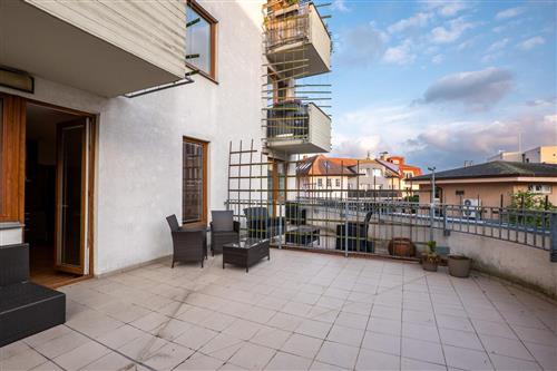 Obrázek projektuVelmi příjemný bezbariérový byt 1+kk (2+kk) s prostornou terasou a gar. stáním  v Praze 9 - Kyjích