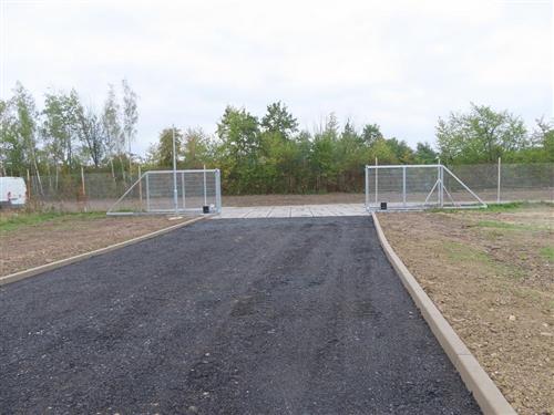 Obrázek projektuPronájem zpevněné plochy 1000 m2 vhodné jako parkoviště, Praha 9 - Běchovice