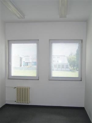 Obrázek projektuSamostatná kancelář 13,2 m2 v administrativní budově, P9 - Běchovice